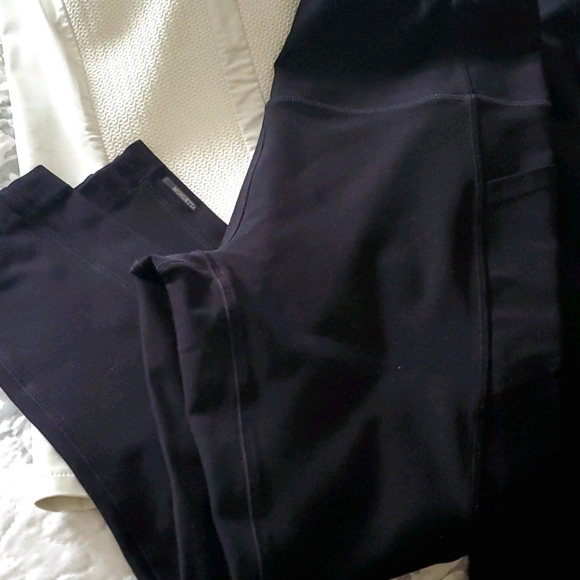 Active wear - Picture 1 of 2